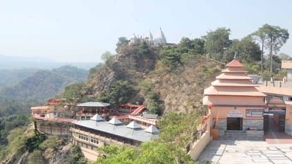 बाबा बालक नाथ मंदिर।