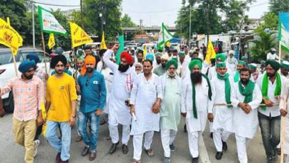 Rampur: When police stopped Bhakiyu workers collectorate gate, farmers clashed sent memorandum President