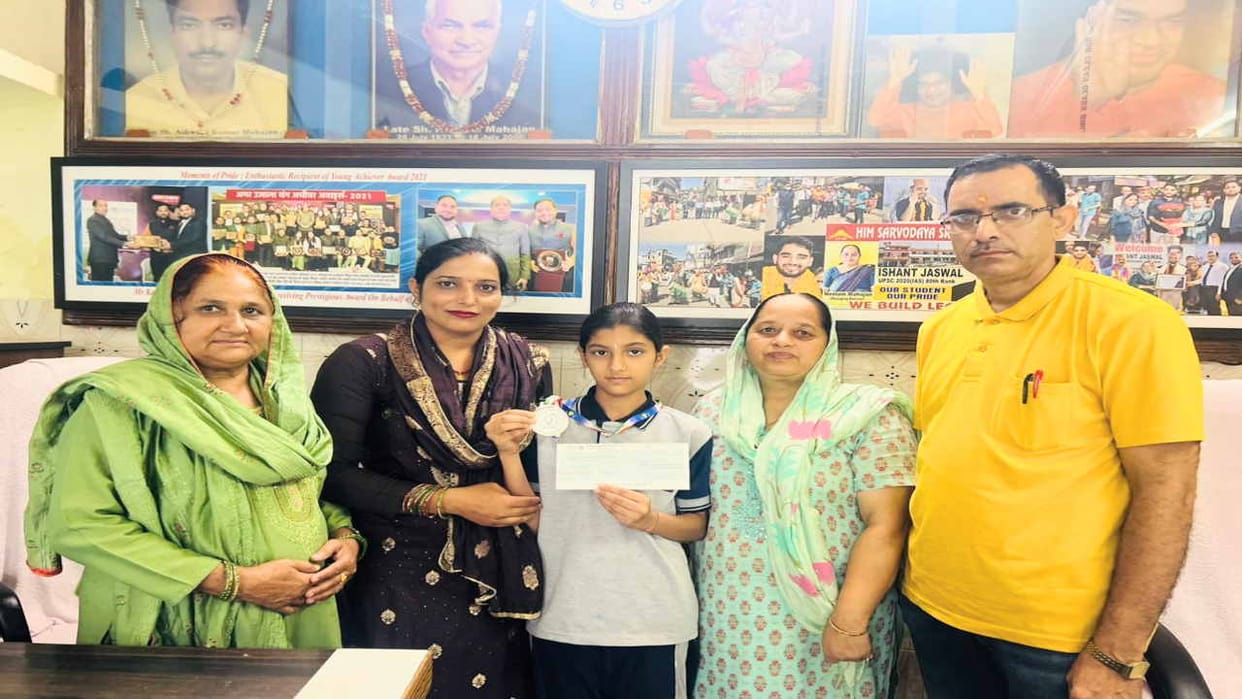 Ishita won silver medal in Science Olympiad