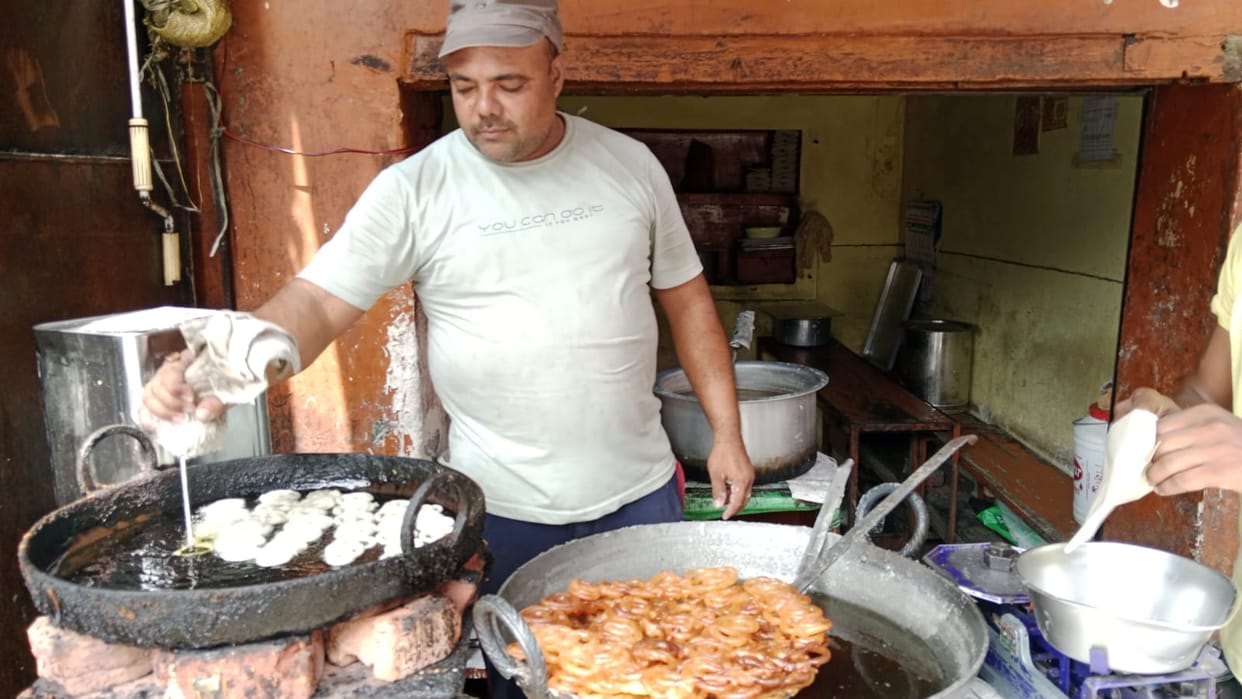 Bijnor: Crossroads became famous as Gupta Jalebi crossing, Jalebi has been peoples favorite sience 38 years