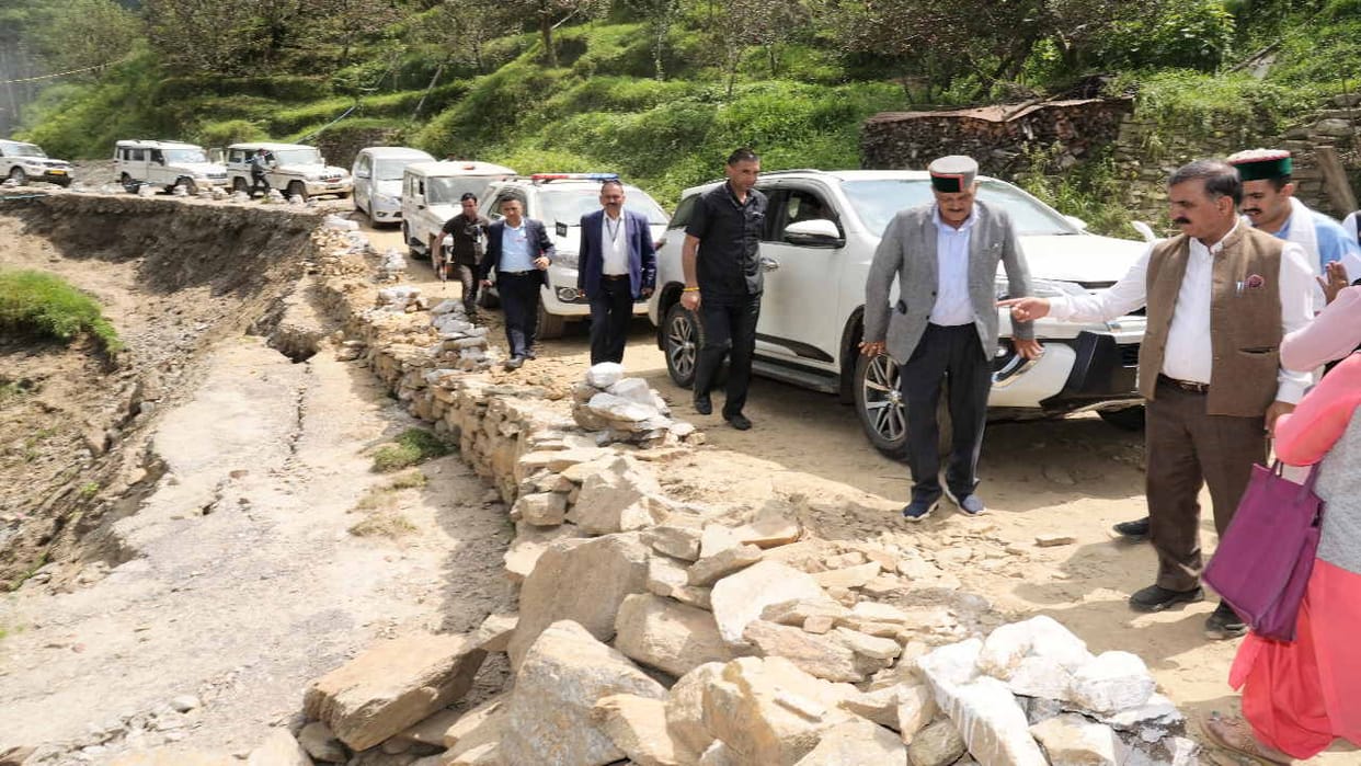 cm sukhvinder sukhu took stock of damage in disaster affected Rampur, Theog
