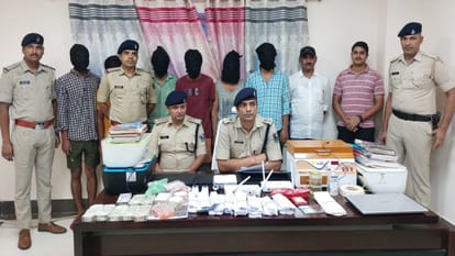 पुलिस की गिरफ्त में आरोपी
