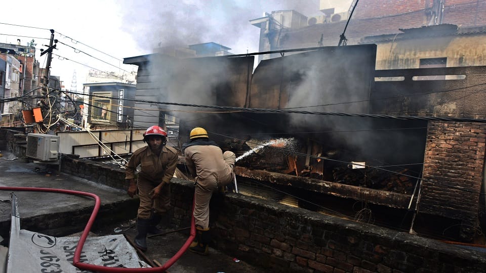 fire in plywood godown in front of gandhi nagar police station