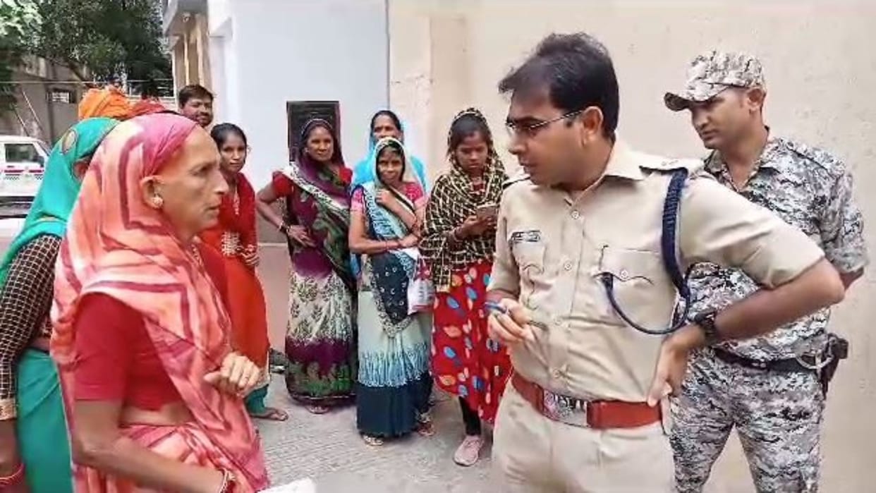 Gwalior Husband injured wife by beating her for dowry