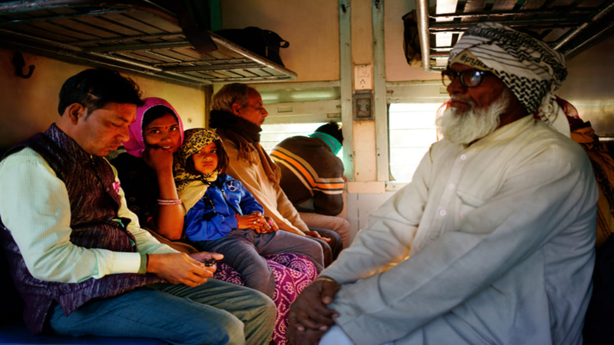 Indian Railways Medical Helpline Know How To Call Doctor If You Feel Ill In A Moving Train Detail In Hindi
