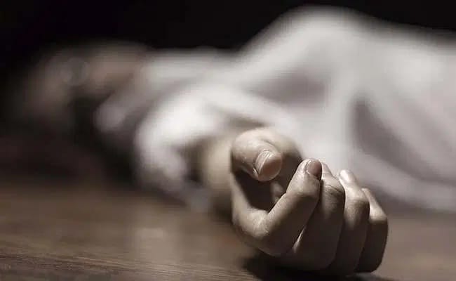 Serious allegations on teacher in Banda after Azamgarh, death occurred due to health deterioration in school