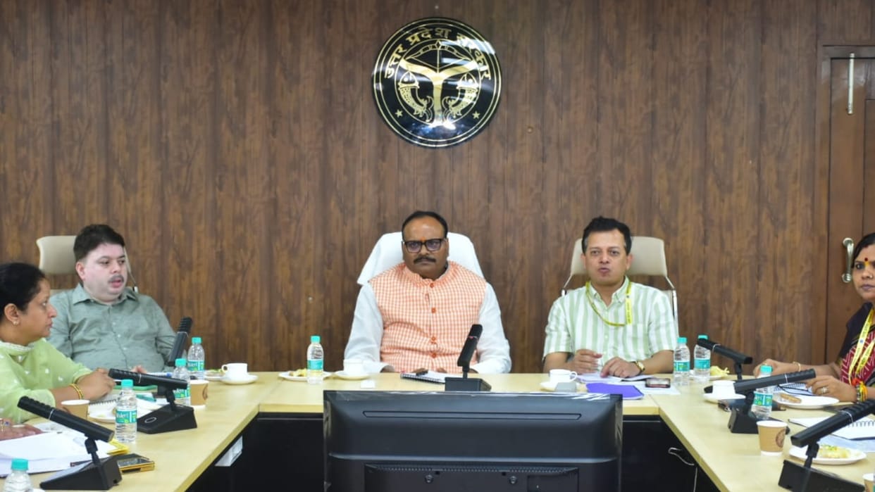 Deputy CM Brajesh Pathak instructs without examining dont refer the patients.