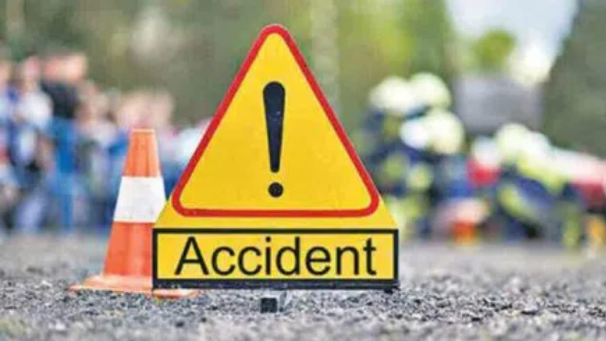 Damoh: Horn entered the bike rider's chest after hitting the cattle, 108 did not come even after an hour