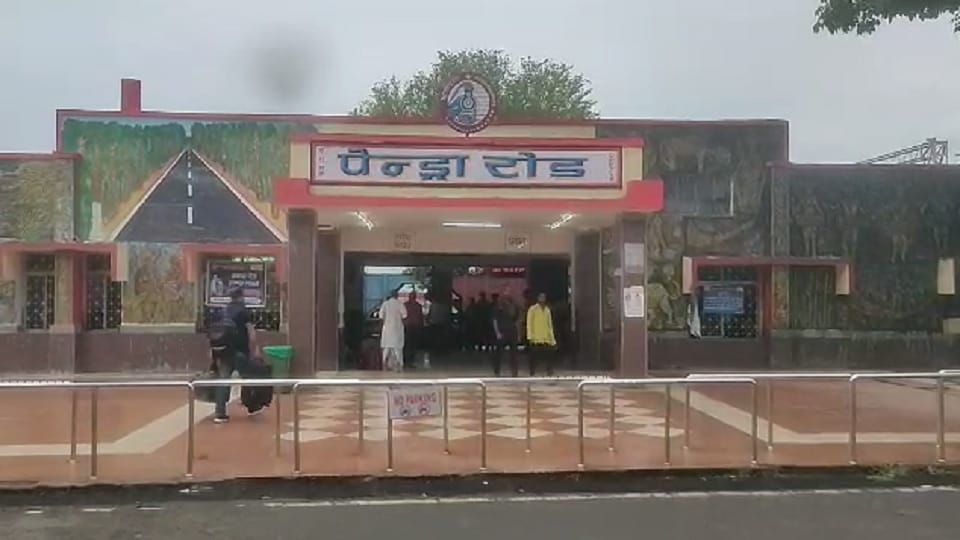Now these two trains will stop at Pendra Road station, passengers will get convenience