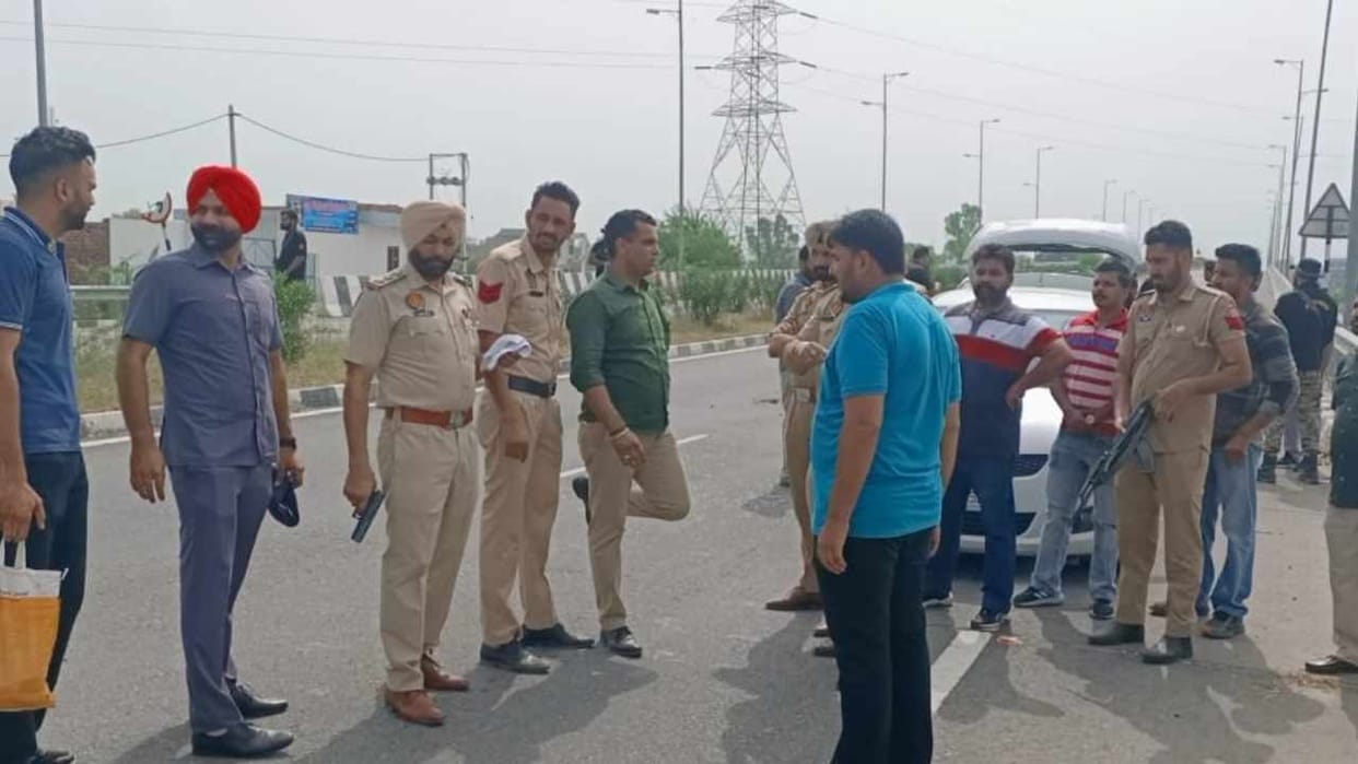Encounter between police and gangsters in Barnala