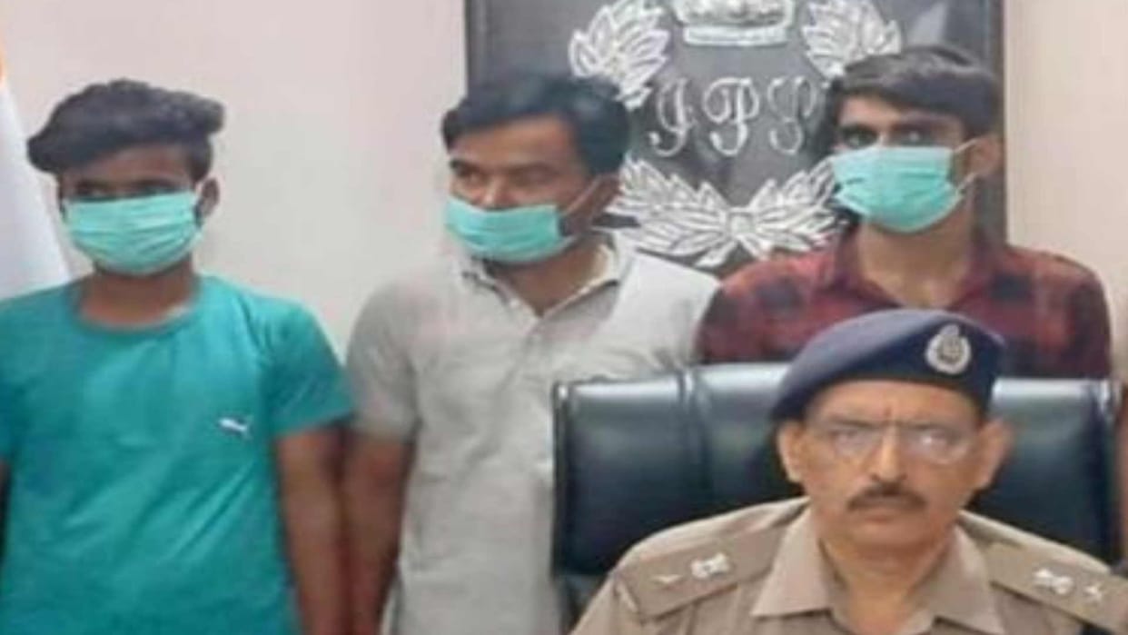 Three miscreants caught stealing in trains