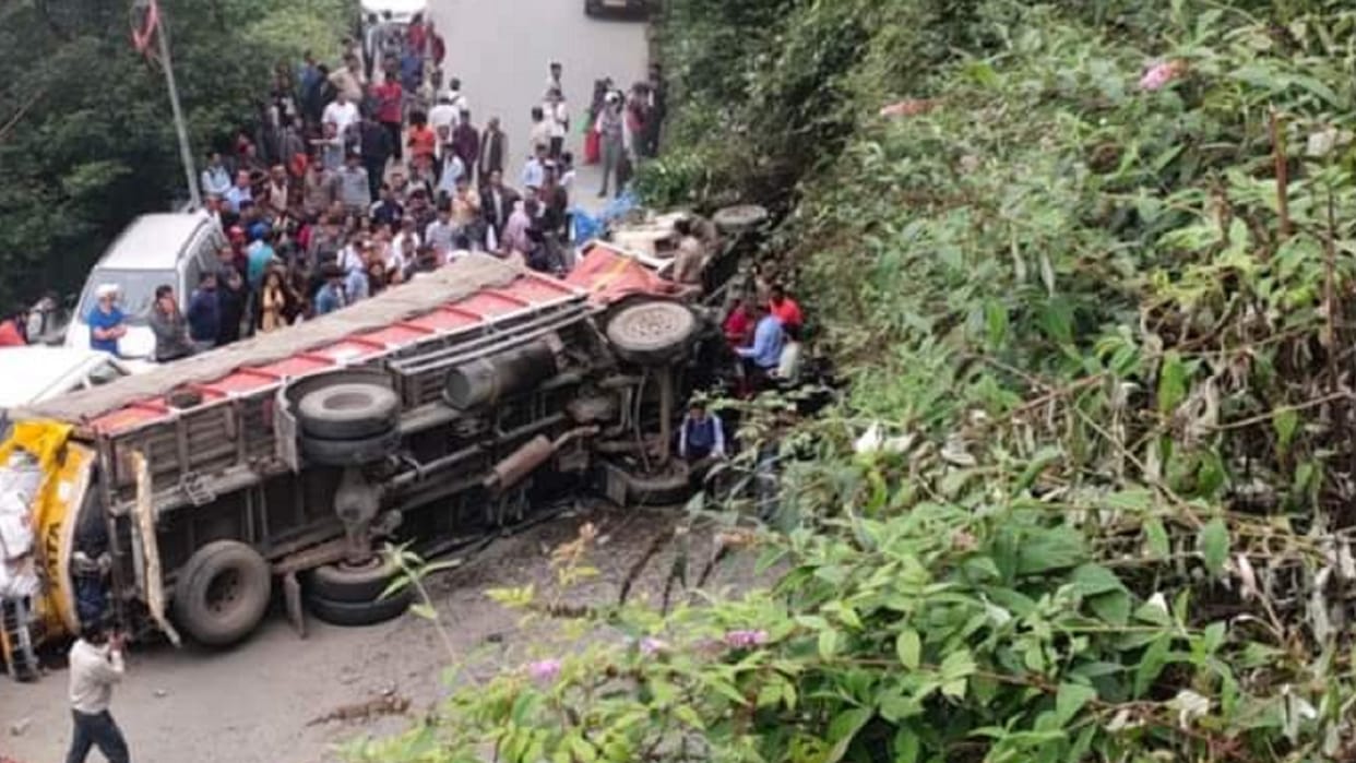 Road Accident news Uncontrollable truck overturned on pickup in Shimla
