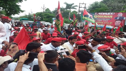 SP thundered against the double engine government