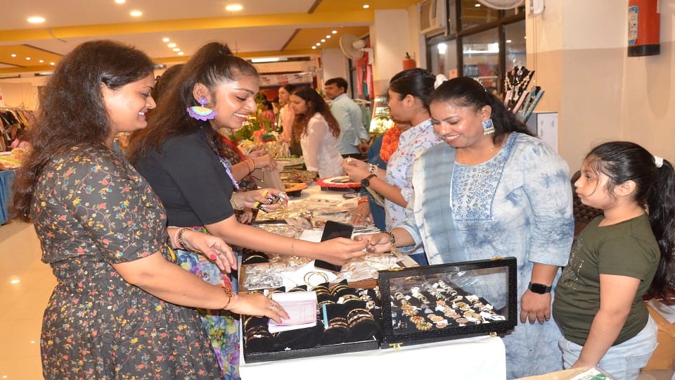 Udan exhibition at Greenpark Apartment