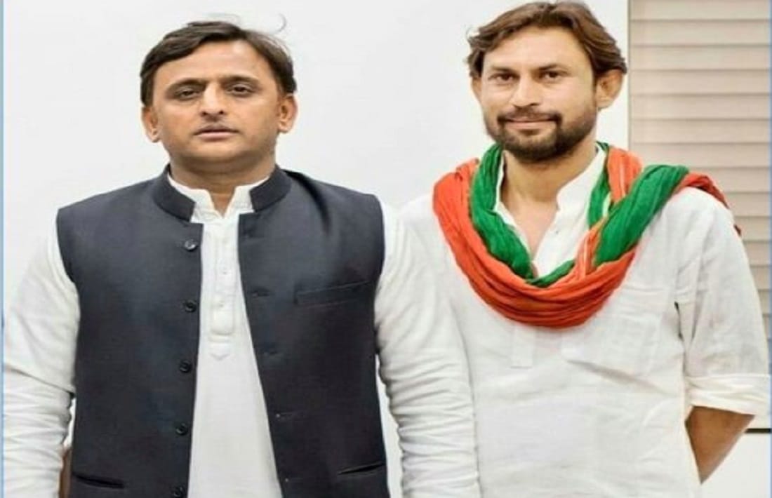 Promotion of samajwadi party leader who take bouncer for tomato in varanasi
