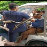 विदेशी पर्यटकों में जमकर चले लात-घूंसे
