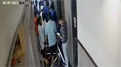 Mumbai: बिजनेसमैन का बंदूक की नोक पर अपहरण, शिंदे गुटे के विधायक के बेटे के खिलाफ हुई FIR दर्ज Son of Shinde faction MLA ‘kidnaps’ music company CEO at gunpoint in Mumbai; FIR registered