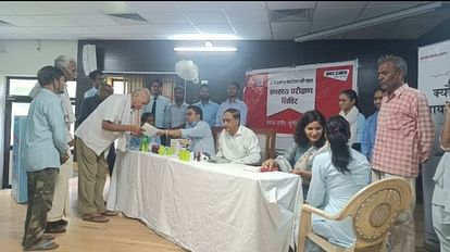 Patients suffering from various diseases were examined in health camp of Amar Ujala Foundation