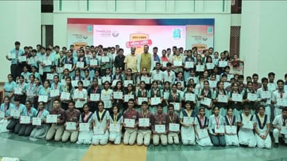 अमर उजाला भविष्य ज्योति समारोह: सम्मान मिला तो खिले होनहारों के चेहरे, बोले-ये तो शुरुआत है, उड़ान अभी बाकी है Amar Ujala Bhavishya Jyoti Samman 2023 Uttarakhand Board 10th 12th Students honour in Dehradun