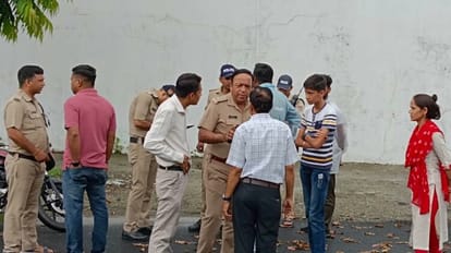 Haridwar News: मनी ट्रांसफर कंपनी के कर्मचारियों से 14.50 लाख की लूट, बाइक सवार बदमाश फरार Haridwar News 14.50 lakh looted from employees of money transfer company Uttarakhand news in hindi