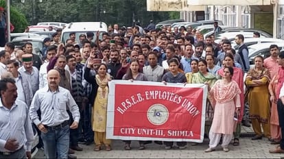 himachal electricity board employees protest for old pension scheme
