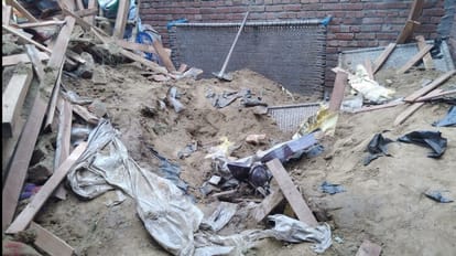 Muzaffarnagar: Family buried under debris after roof link collapses, one-year-old dies