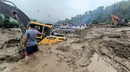 Even in the 12th century the princely capital Sirmauri Tal was destroyed by the flood, then the wounds were gr