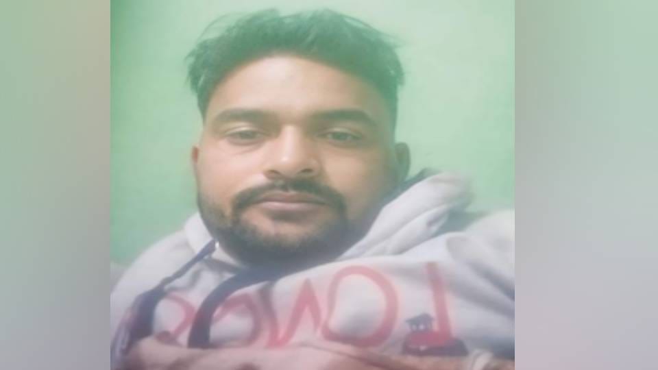 Youth committed suicide by hanging in Agra