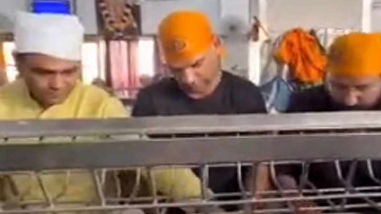 Cricketer Shikhar Dhawan paid obeisance at Sri Harmandir Sahib in Amritsar
