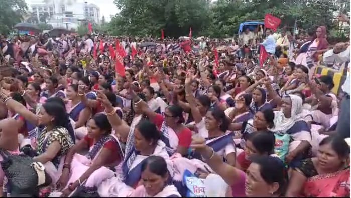 Bihar News: Protest of ASHA workers in Patna, demand for regularization in Health Department, Tejashwi Yadav
