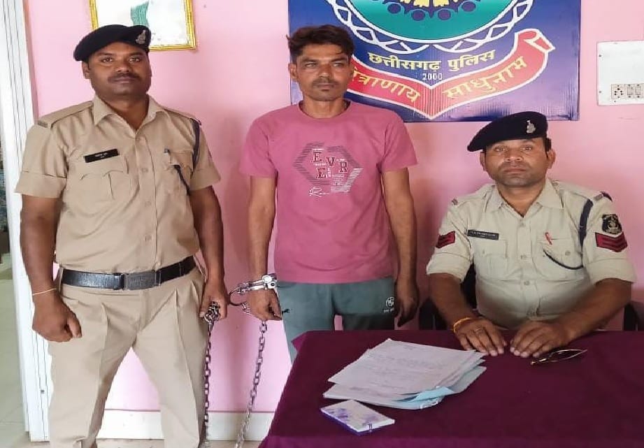 police arrested accused of theft in bakery in Bhatapar