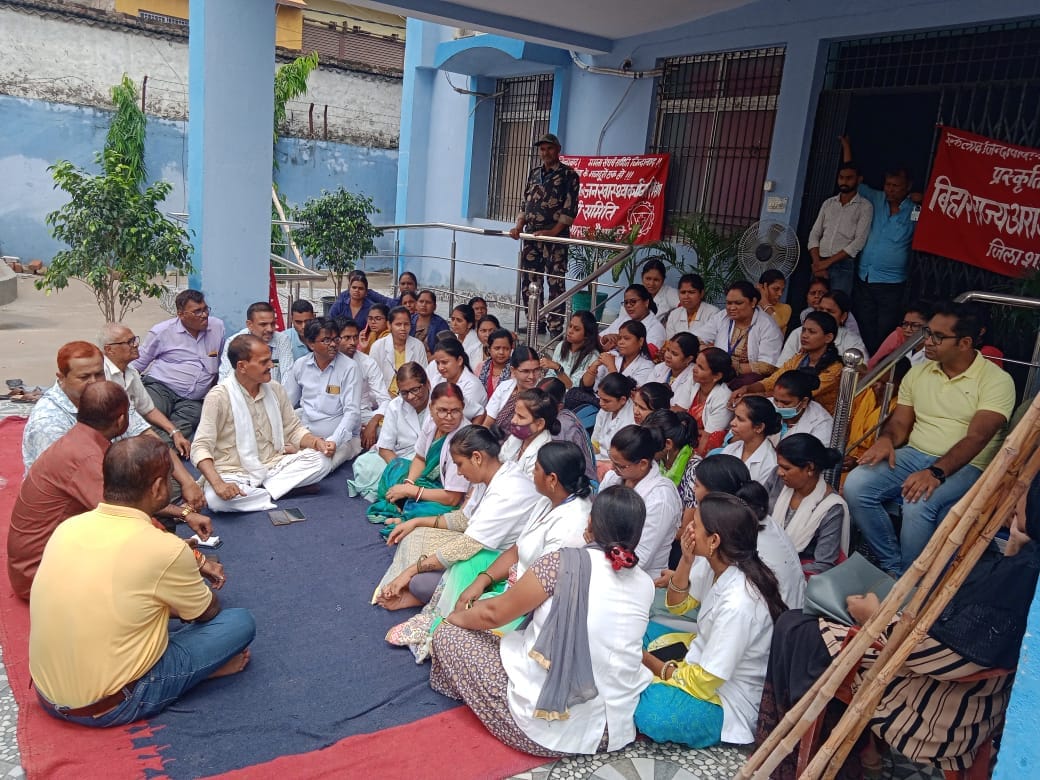 Bihar news: Health workers of Vaishali Sadar Hospital go on strike, OPD and emergency ward stalled