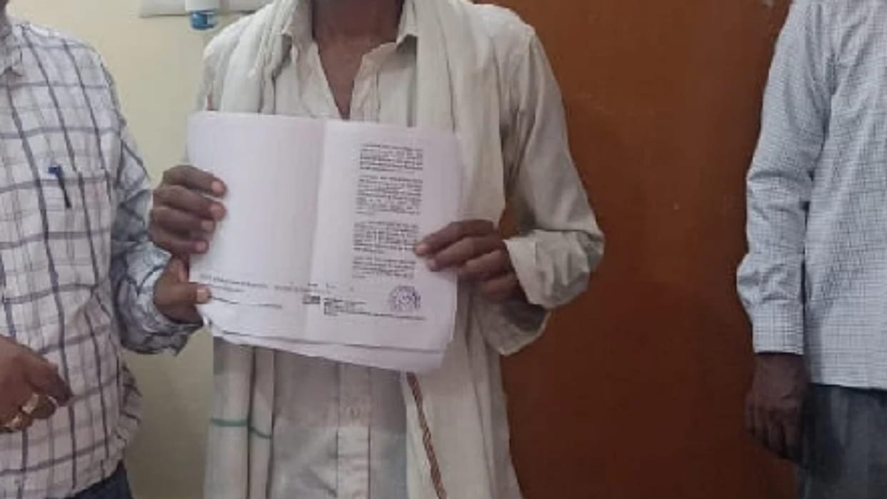 A person was proved dead on paper, SDM got his name registered in Khatauni on complaint of victim