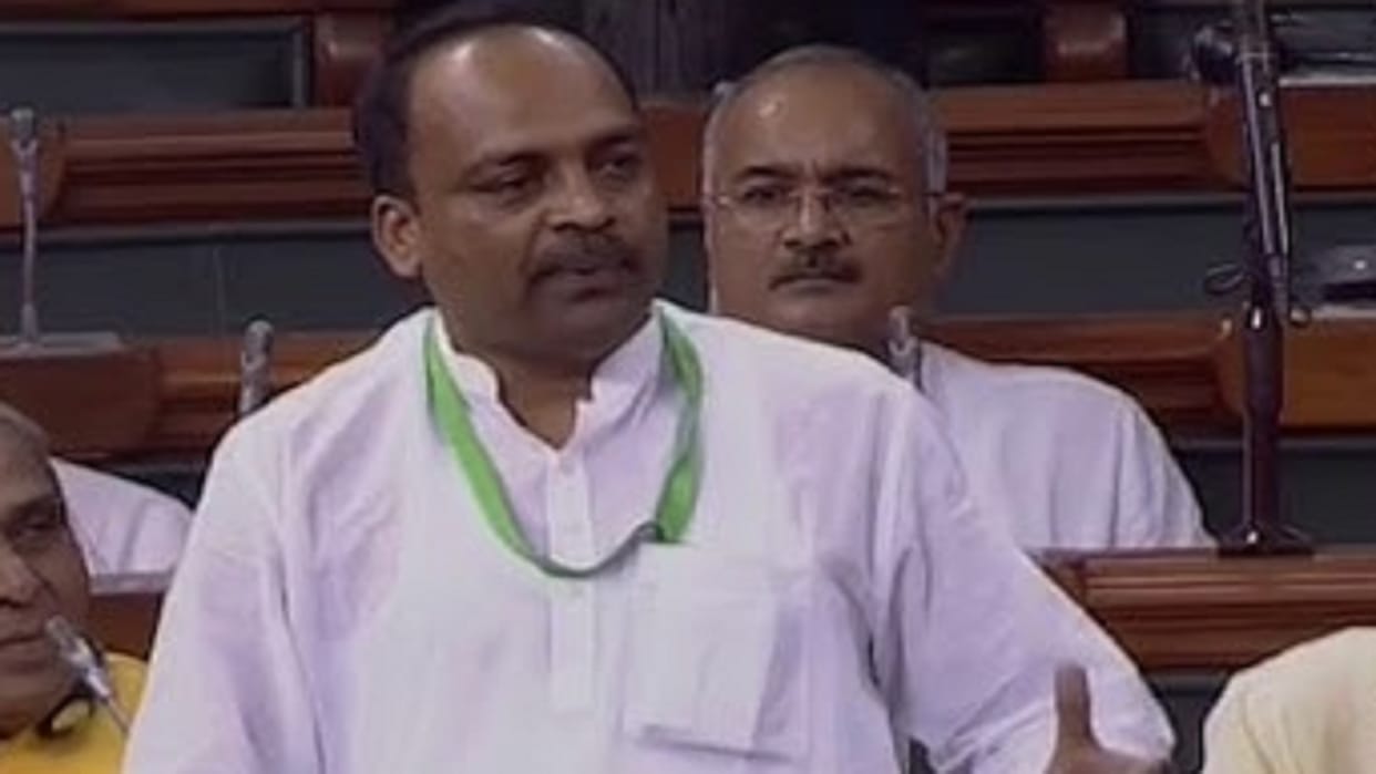 delhi police Arrested for extortion of one million from BJP MP Mithilesh of Bhadohi had threatened