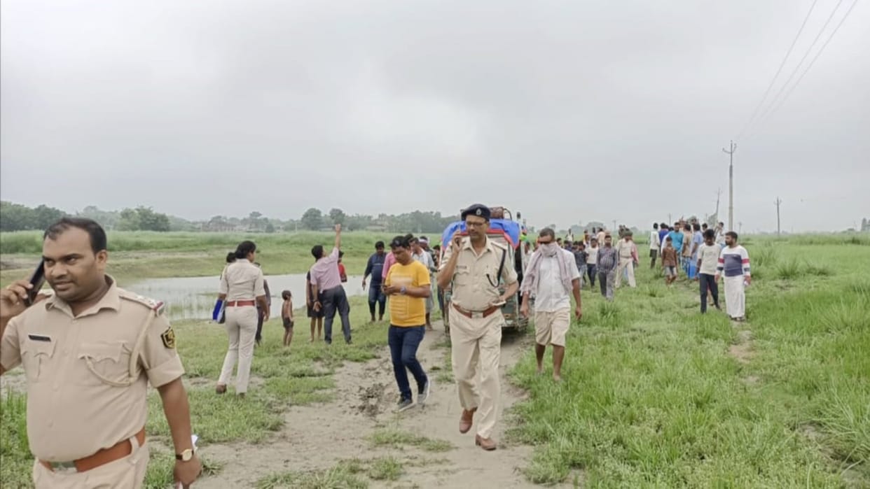 Dead body stuffed in a sack and thrown in Sareh was found in Bettiah, rotten with water; difficult to identify