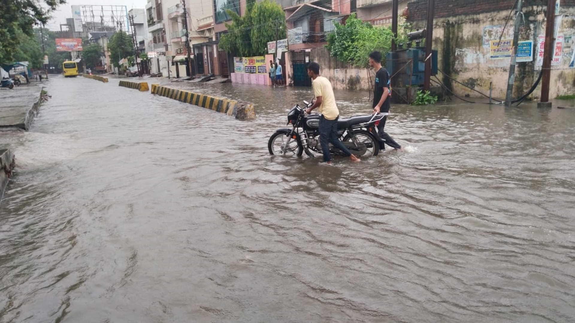 Waterlogging in Gorakhpur City drains choke after rain