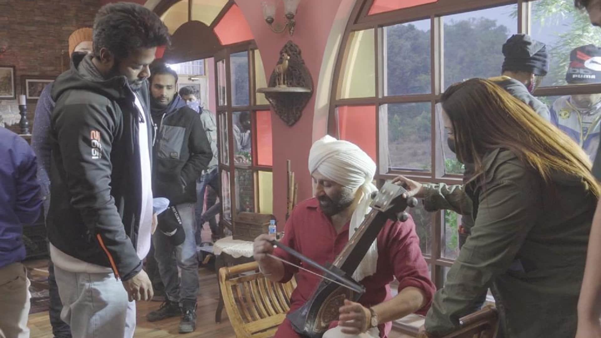 Gadar 2 Choreographer Shabina Khan talks About Challenges to Create Main Nikla Gaddi Leke Udd Jaa Kaale Kaava