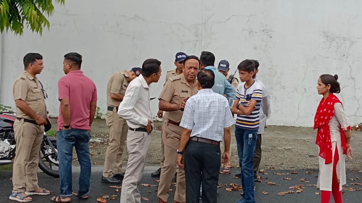 Haridwar  News 14.50 lakh looted from employees of money transfer company Uttarakhand news in hindi
