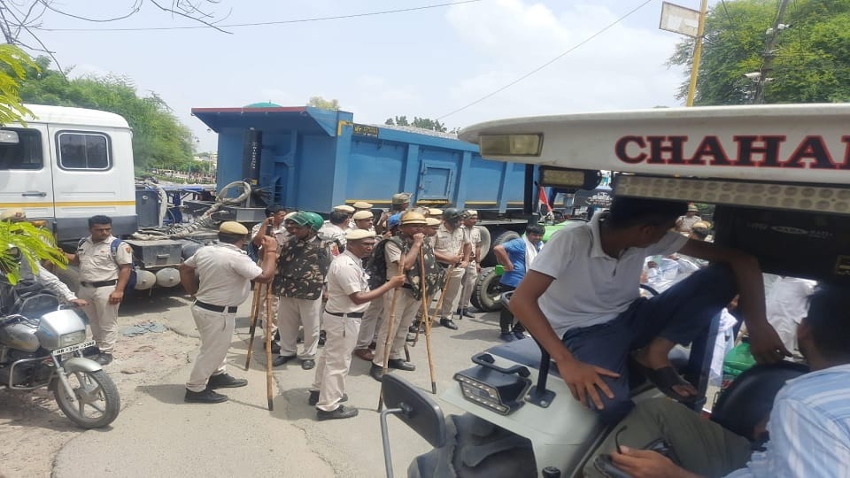 Demonstration of farmers in Hisar: Protesters going to mini secretariat with tractor, police closed all roads