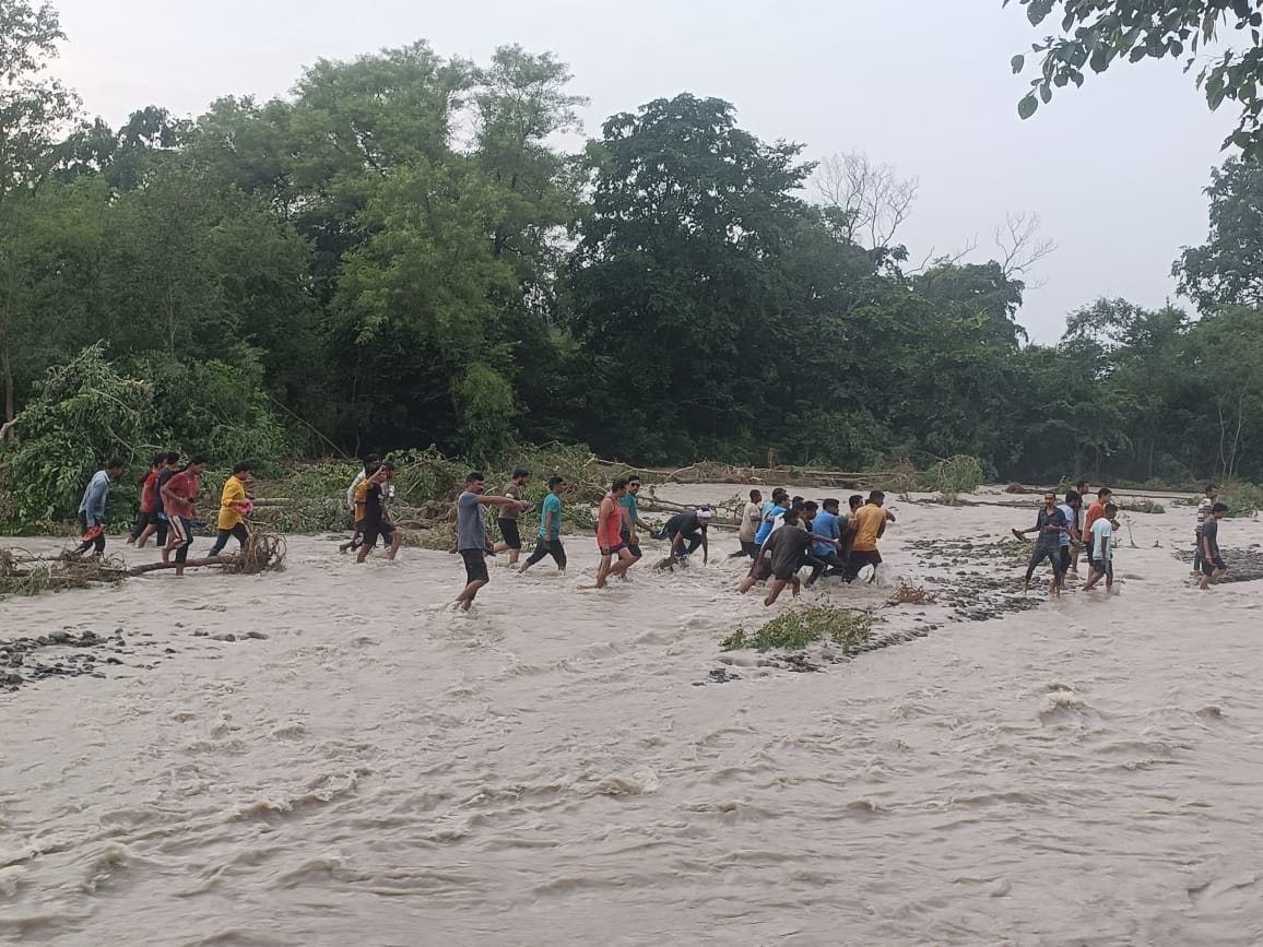 Nainital News Two cousin Brothers Swept away in river going to Bhandara one Dead