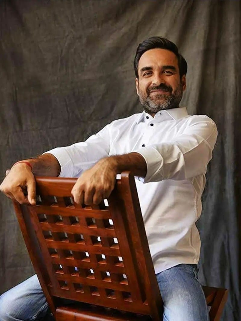 Pankaj Tripathi Gave library to his school in memory of his father. omg bollywood actor