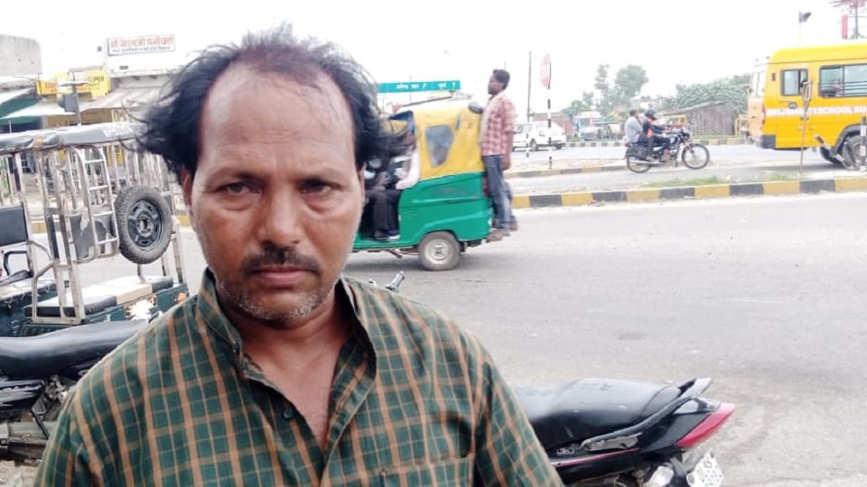 Bike riding miscreants first beat up young man, then looted the money