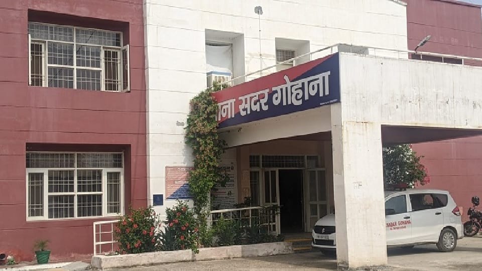 Elderly cheated of Rs 1.25 lakh by putting fake thumb impression in Sonipat, son and father have joint account