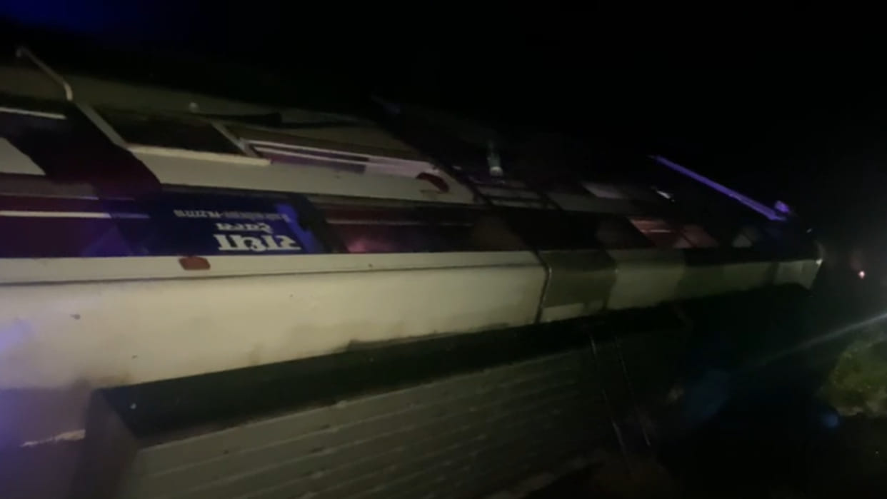 Dindori: A bus full of devotees went uncontrolled and overturned in a pit,