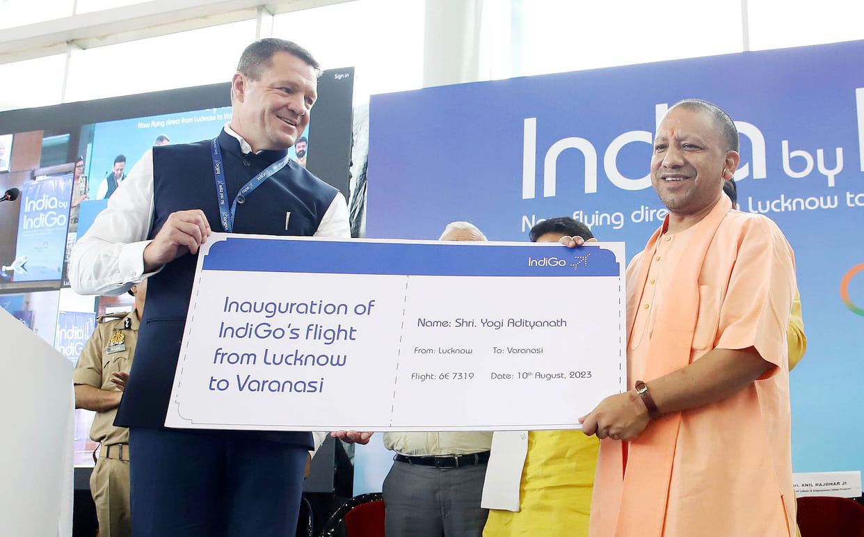 Flight Booking Now journey from varanasi to Lucknow in just 55 minutes CM Yogi inaugurated