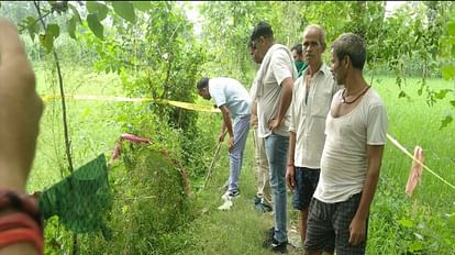 Brutal murder of woman in Bareilly Dead body was found clothes were lying far away