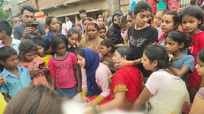 Bihar Crime: आलू-प्याज व्यवसायी की गोली मार कर हत्या, परिजनों ने शव रखकर जाम किया मोतिहारी-छौड़ादानो मार्ग Potato-onion businessman shot dead in Motihari, relatives blocked Motihari-Chhaudadano road