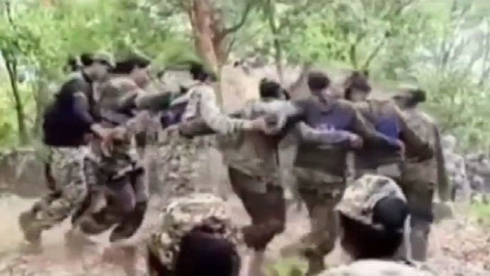 Women commandos of Bastar Fighter danced fiercely tribal songs Jagdalpur