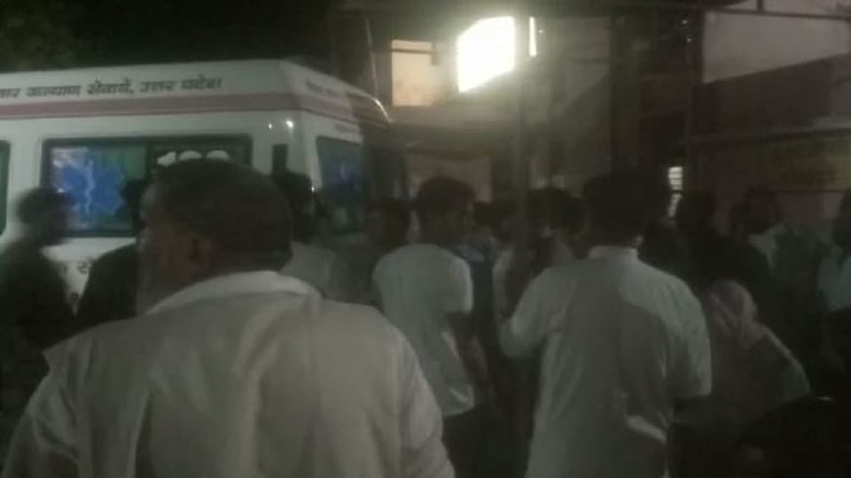 acid attack on young man who sitting in an e-rickshaw in Bareilly