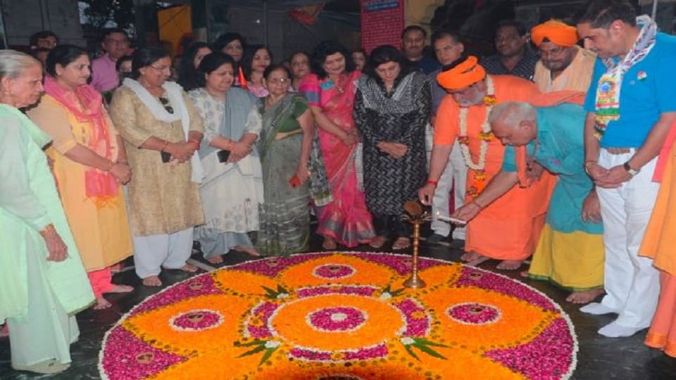 Maa Tujhe Pranam amar ujala abhiyan started ek daud desh ke naam people gathered at Kailash Ghat
